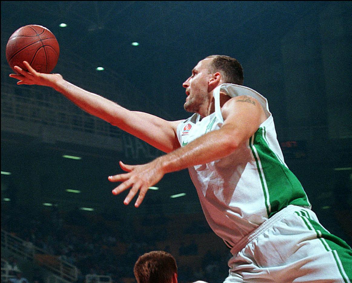 Και ο Ντίνο Ράτζα στους αστέρες για το φιλικό του Νίκου Γκάλη