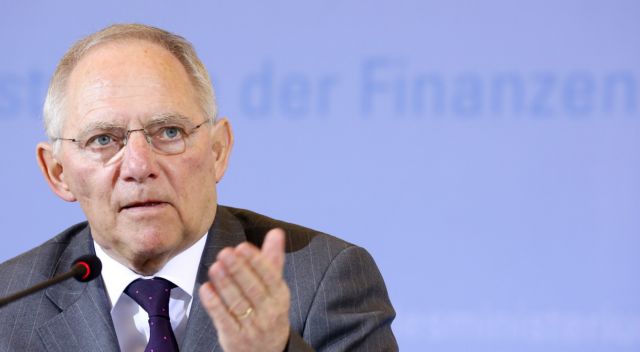Ασφαλείς οι αποταμιεύσεις στην ευρωζώνη, διαβεβαιώνει ο Σόιμπλε