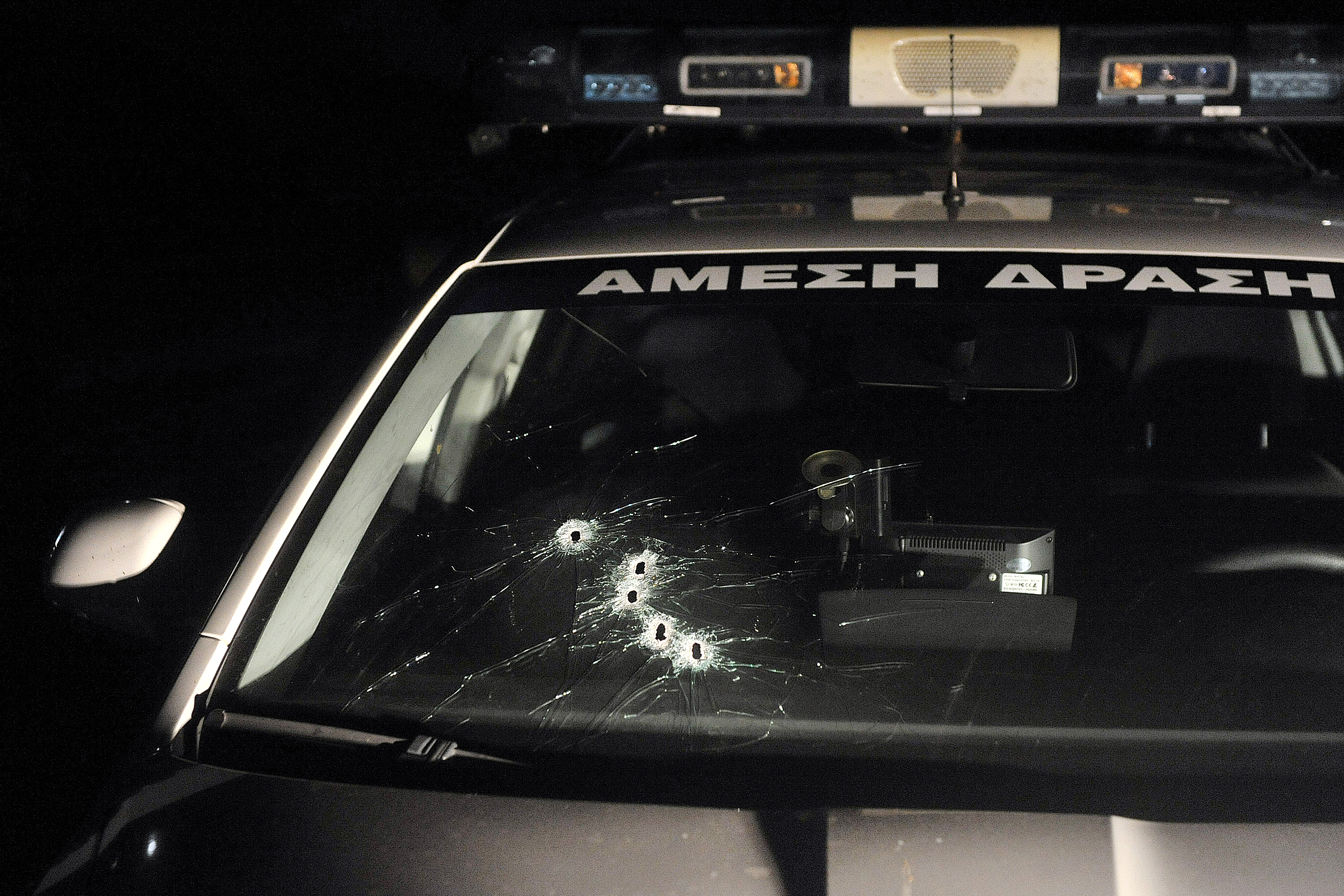 Μία 25χρονη νεκρή από πυρά κακοποιών στη διάρκεια καταδίωξης στα Ίσθμια