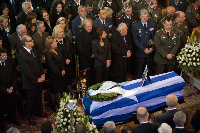 Πλήθος κόσμου για το τελευταίο «αντίο» στον Θανάση Νάκο