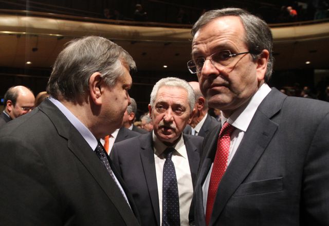 Άσκηση ισορροπίας κατά τη σύσκεψη των τριών πολιτικών αρχηγών