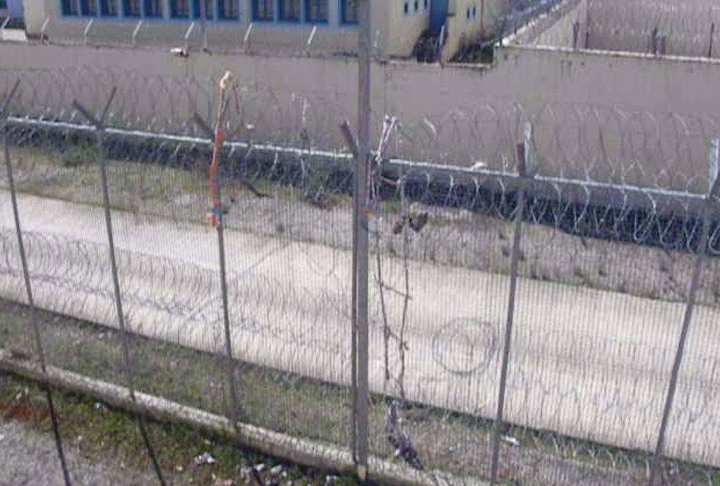 Χειροβομβίδες, ναρκωτικά και μαχαίρια στις φυλακές Τρικάλων