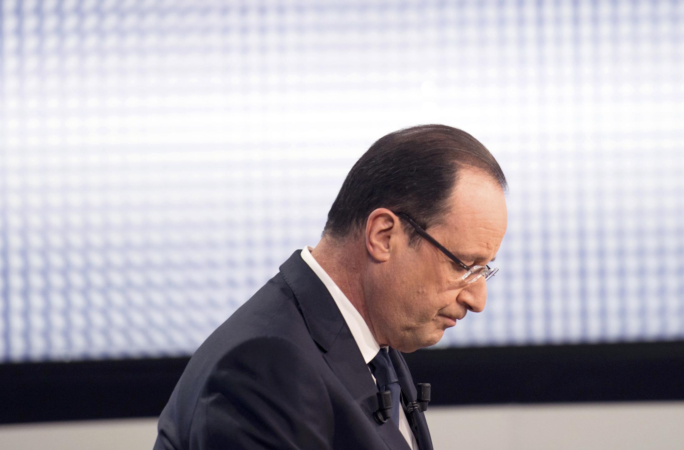 Στο 27% κατρακύλησε η δημοφιλία του Φρανσουά Ολάντ