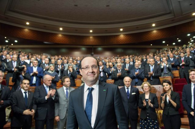 Την άμυνα συνεχίζει ο «πολιορκημένος Φρανσουά Ολάντ»