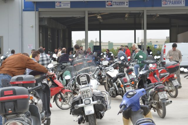 Σε ισχύ τα πρόστιμα για τα προ του 2001 δίκυκλα χωρίς έλεγχο ΚΤΕΟ