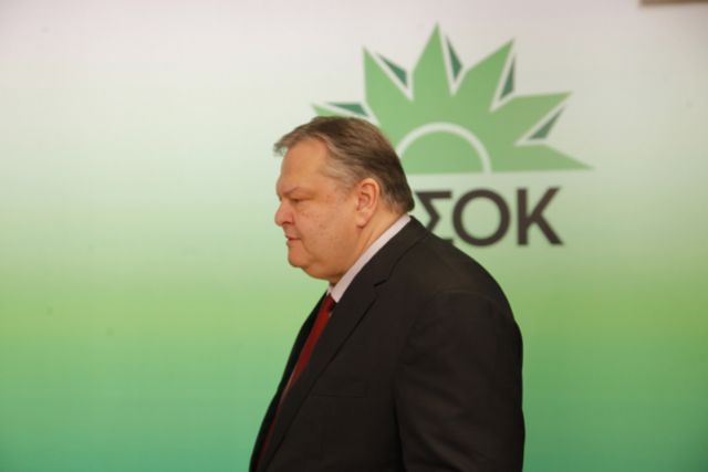 Αιχμές από το ΠΑΣΟΚ για τους χειρισμούς στο θέμα της Εθνικής-Eurobank