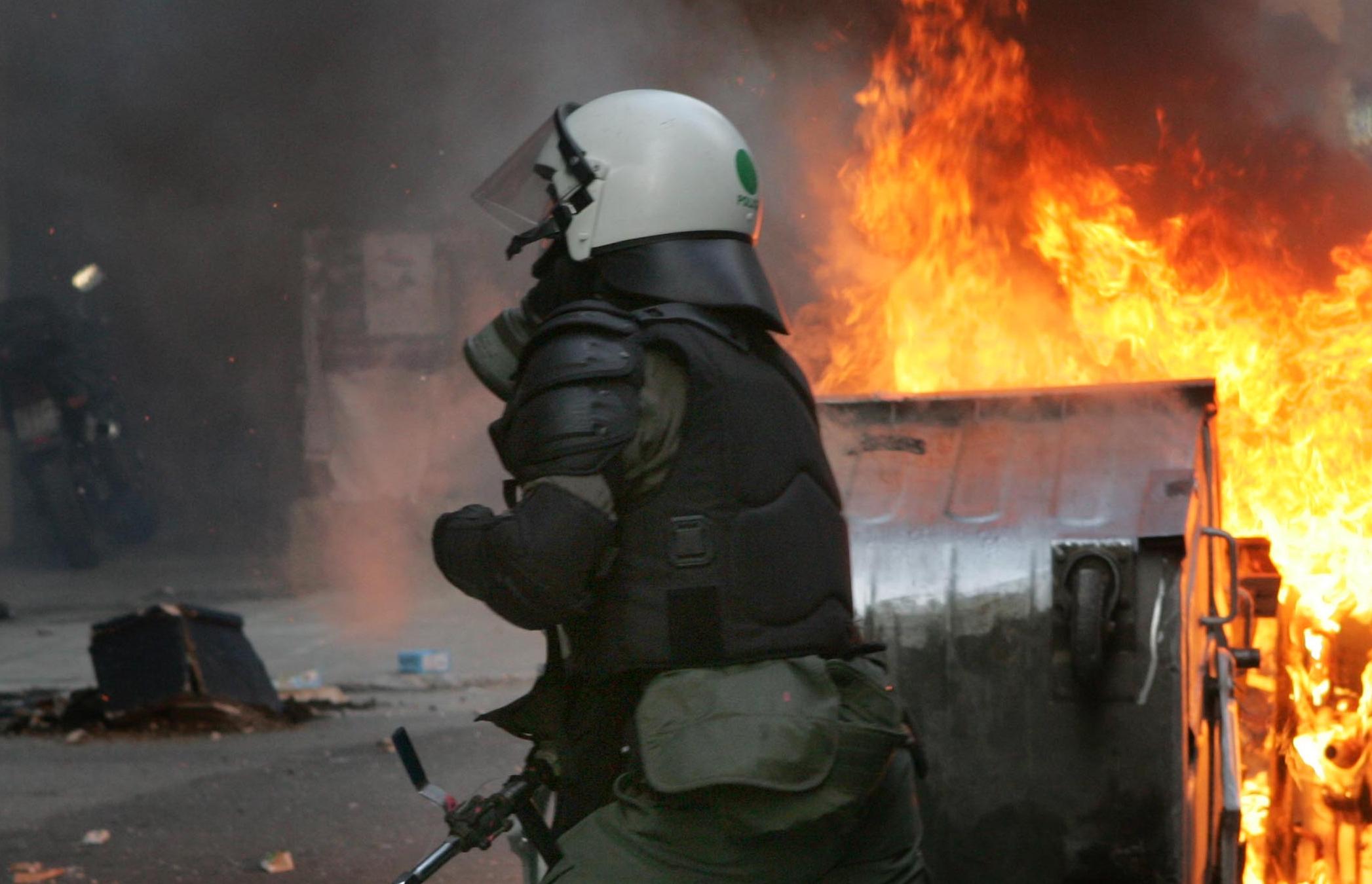 Επεισόδια μεταξύ αντεξουσιαστών και χρυσαυγιτών στην Πάτρα