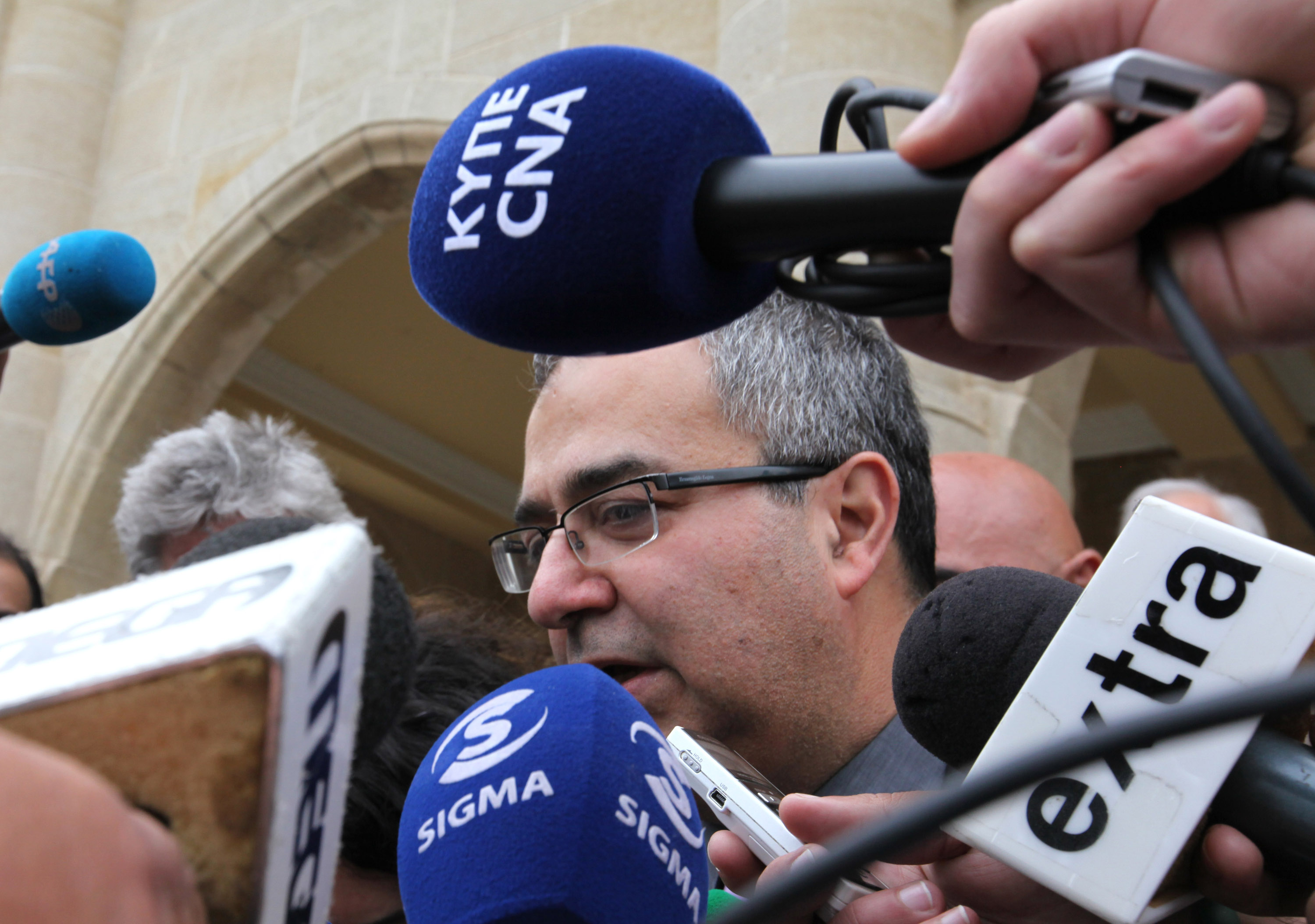 Έρευνα σε βάρος του κεντρικού τραπεζίτη αποφάσισε η κυπριακή Βουλή