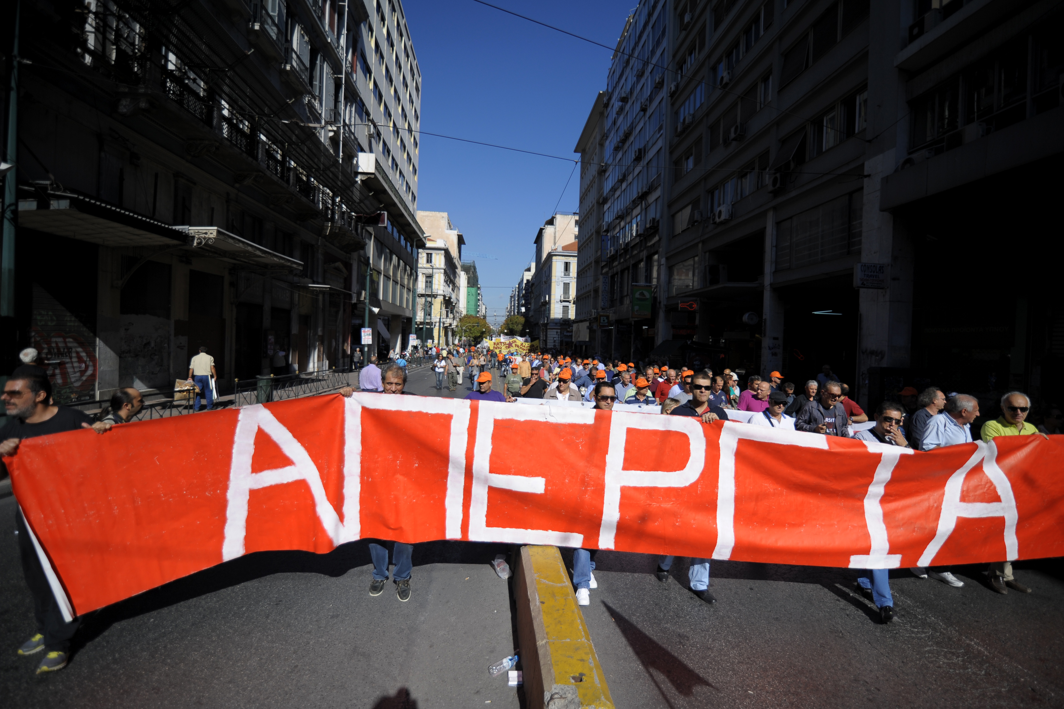 Σε απεργίες προσανατολίζεται η ΑΔΕΔΥ σε περίπτωση απολύσεων