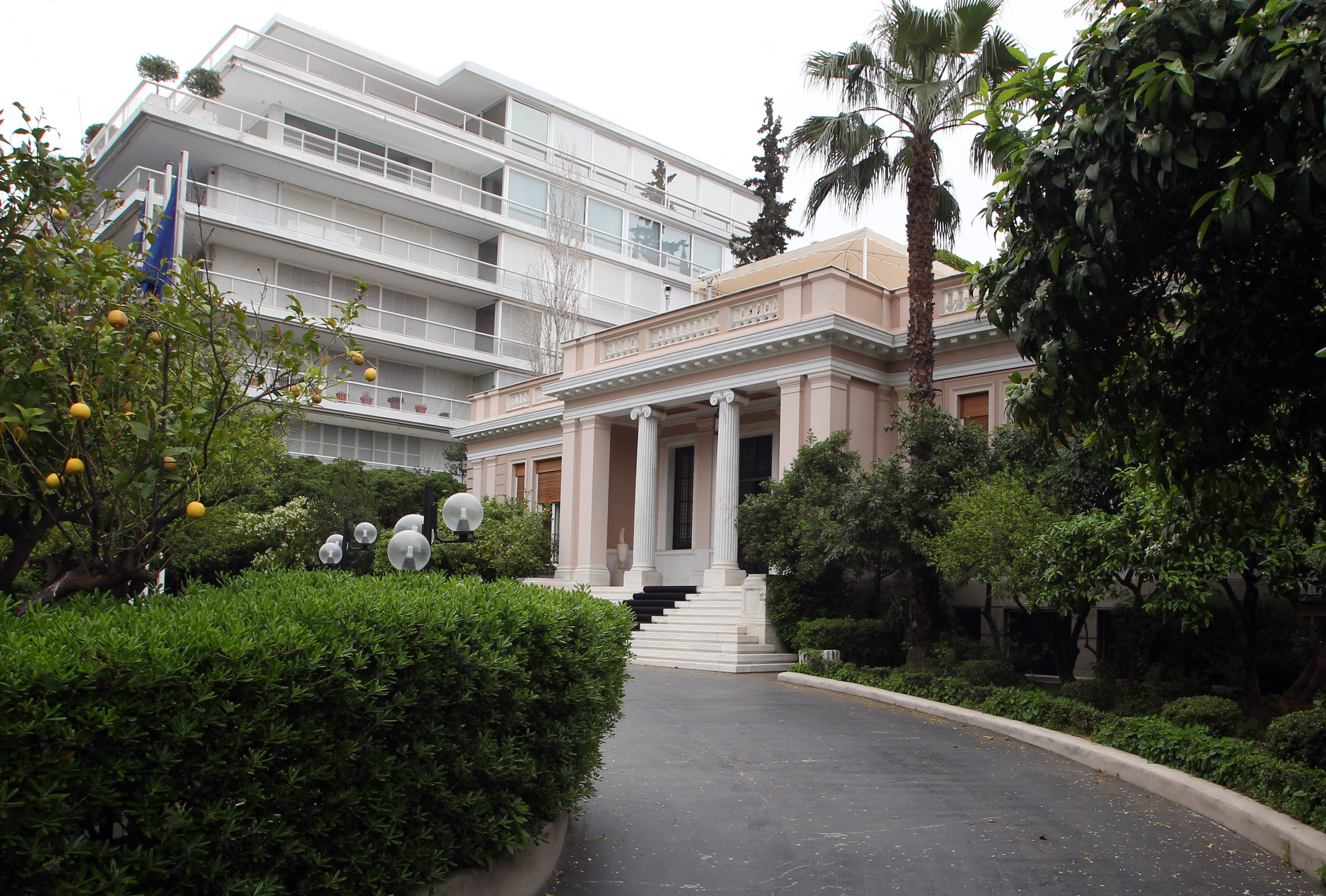 Κοινή γραμμή στην κυβέρνηση για απολύσεις 15.000 δημοσίων υπαλλήλων