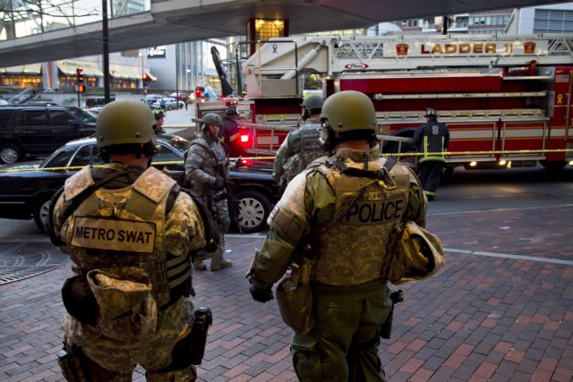 To FBI ερευνά τις φονικές εκρήξεις στη Βοστώνη, σε συναγερμό η πόλη