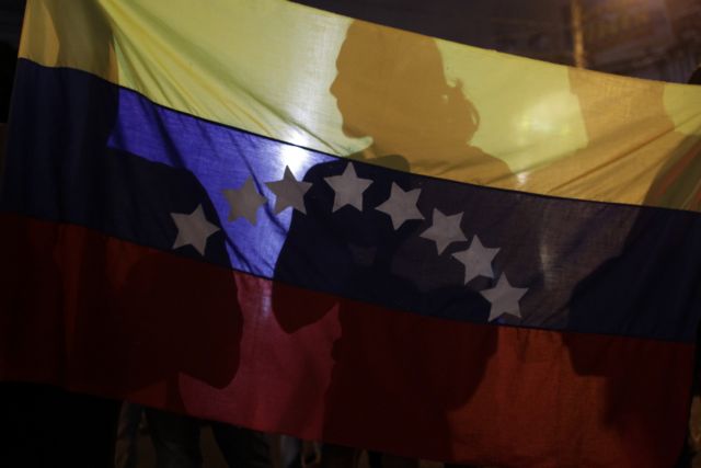 Η αντιπολίτευση επιχειρεί «πραξικόπημα», λέει ο συνεχιστής του Τσάβες