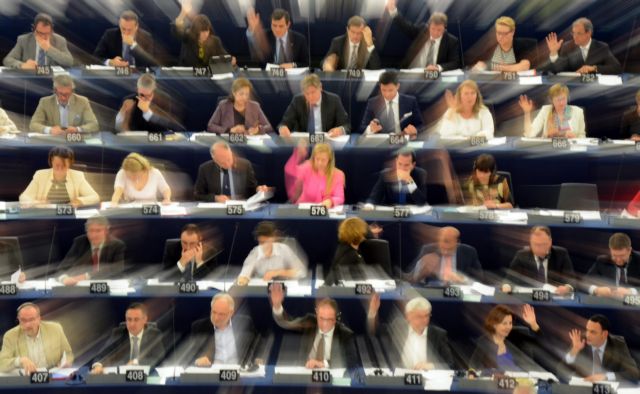 Ρευστότητα προς την πραγματική οικονομία ζητά από την ΕΚΤ η Ευρωβουλή