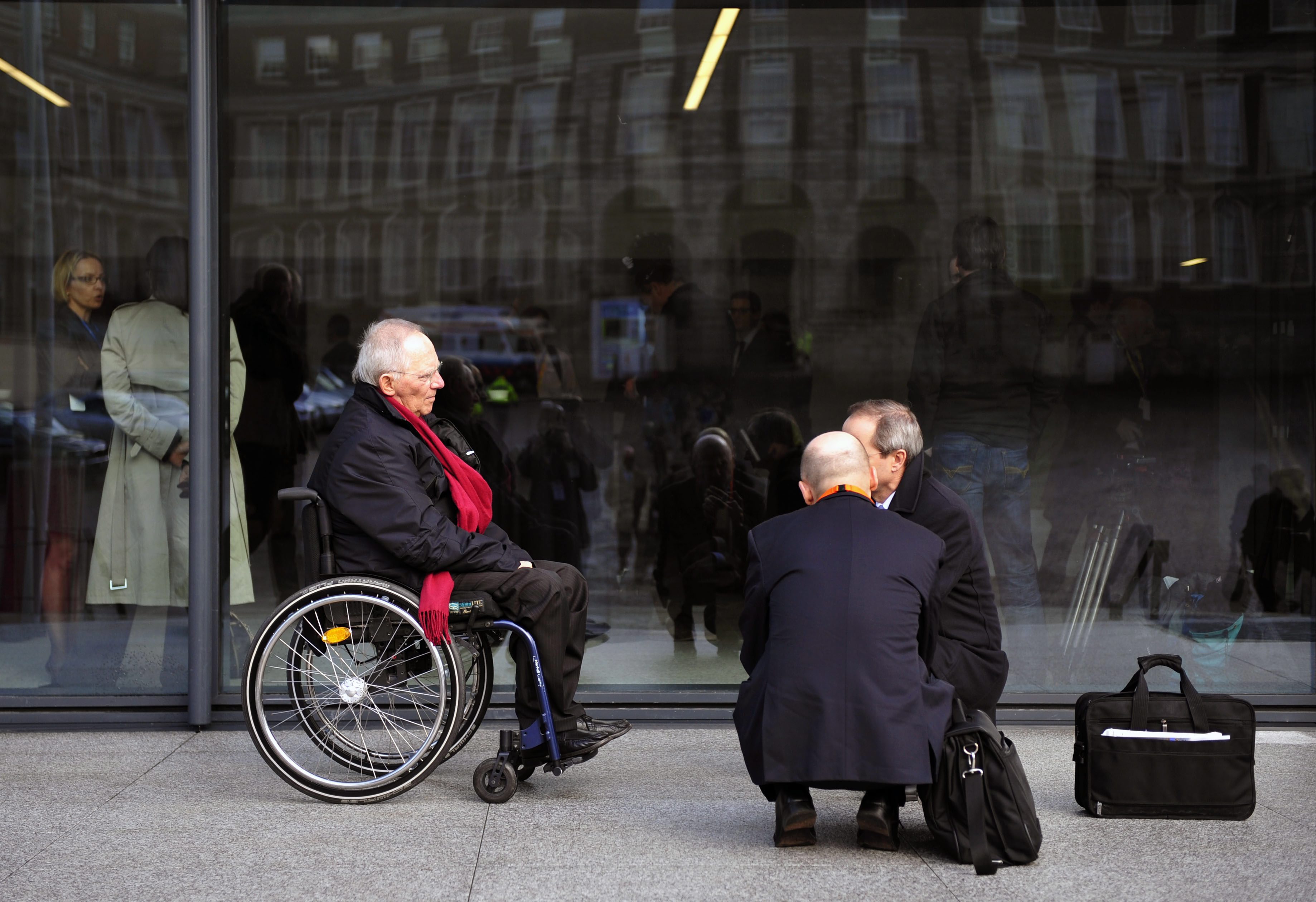Ο Σόιμπλε καλεί την ΕΚΤ να μειώσει την διαθέσιμη ρευστότητα