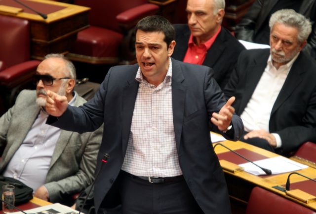 Σκληρή κόντρα Τσίπρα – Στουρνάρα στη Βουλή