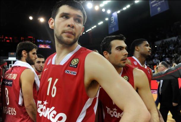 Το «Λονδίνο καλεί» αλλά ο Ολυμπιακός… δεν βγαίνει στο τηλέφωνο