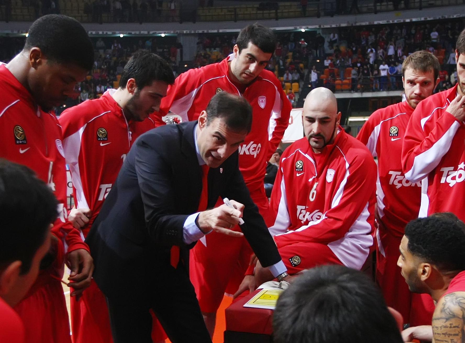 Παράπονα Μπαρτζώκα για διαιτησία και… βαρύ κλίμα