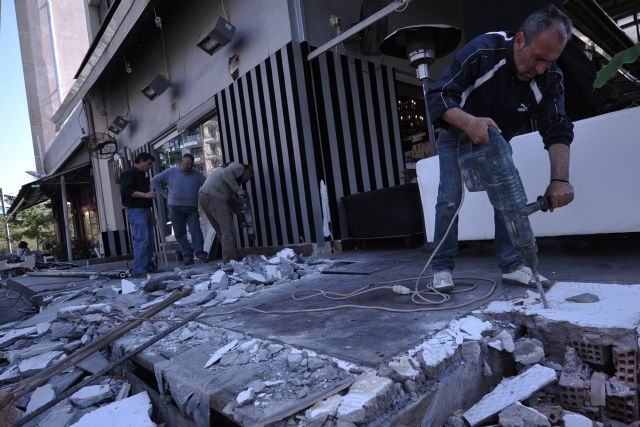 Αυθαίρετες κατασκευές καταστημάτων στο Γκάζι απομάκρυνε ο Δήμος Αθηναίων