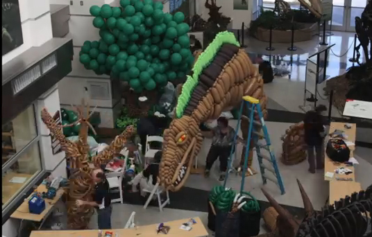 Δεινόσαυρος γεννήθηκε με τη χρήση χιλιάδων μπαλονιών