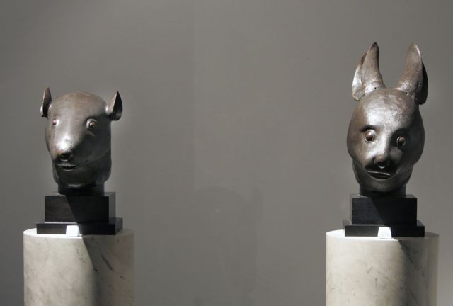 Δύο μπρούτζινα κεφάλια ζώων επιστρέφουν στην Κίνα