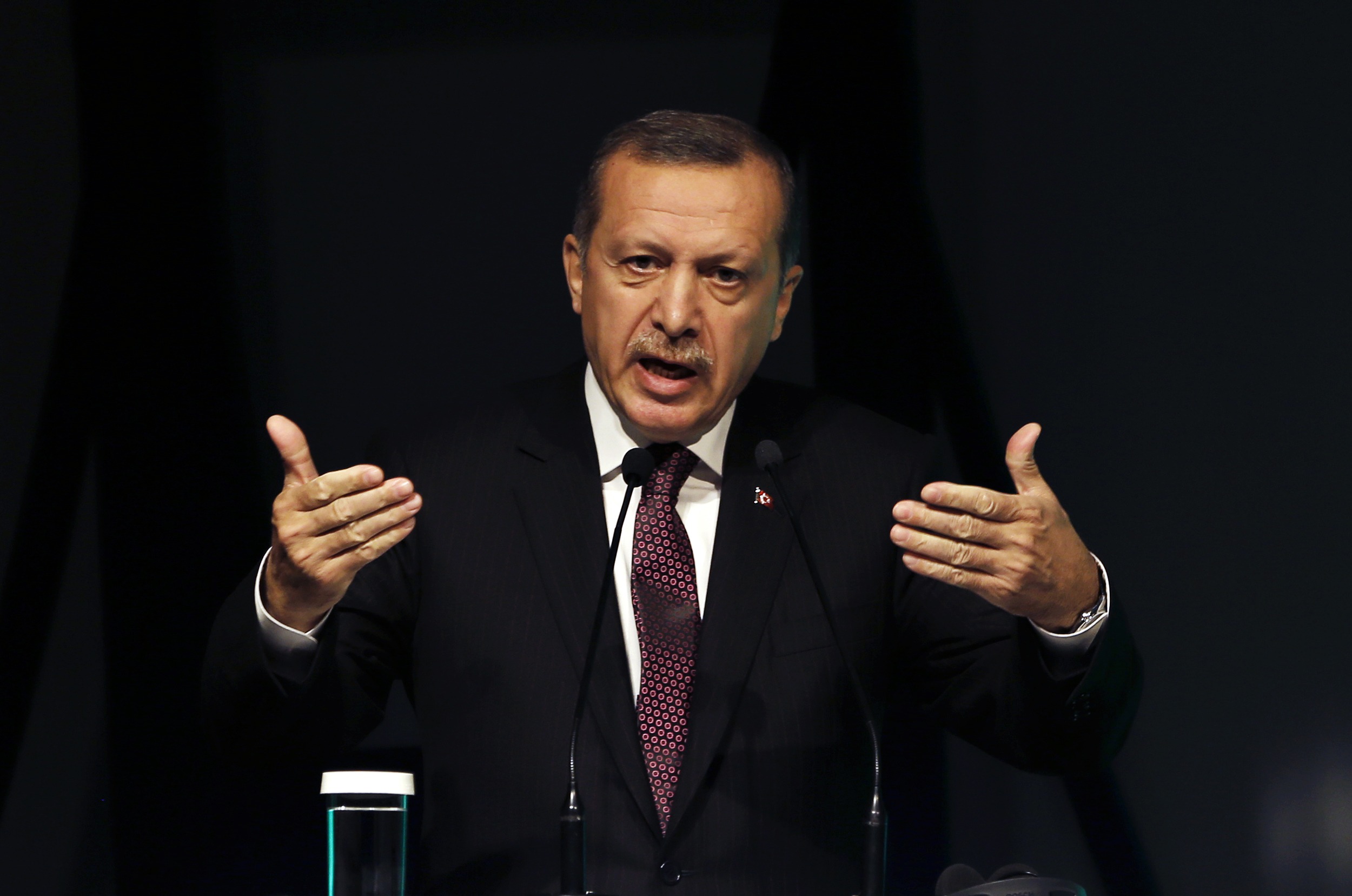 Ο Ερντογάν χαιρετίζει την έναρξη αποχώρησης των κούρδων ανταρτών
