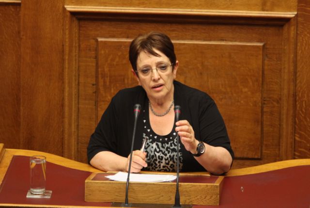 Κάλπικο το δίλημμα μνημονιακών – αντιμνημονιακών, τόνισε η Αλ.Παπαρήγα