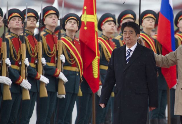 Πρώτη επίσκεψη ιάπωνα πρωθυπουργού στη Μόσχα εδώ και μία δεκαετία
