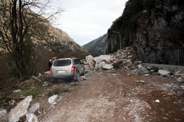 Κατολίσθηση στην εθνική οδό Αθηνών-Κορίνθου στο ύψος της Κακιάς Σκάλας