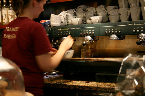 Χύμο πορτοκάλι-«μπόμπα» τοποθέτησε μια 50χρονη σε γνωστή αλυσίδα καφέ