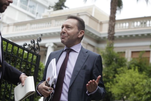 Διάψευση δημοσιεύματος για ταξίδι Στουρνάρα στη Τζια με σκάφος επιχειρηματία