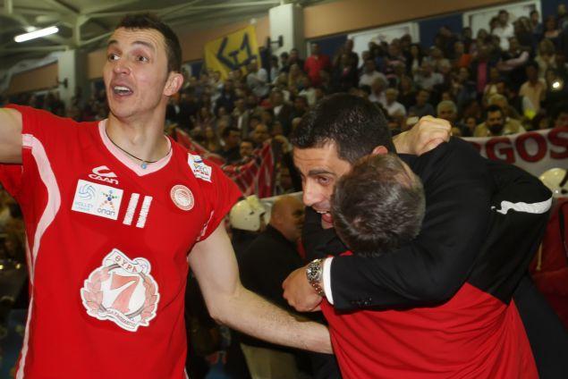 Συνεχίζει στον πάγκο του Ολυμπιακού ο Δ.Καζάζης