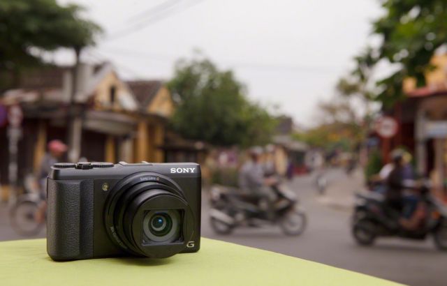 ΗΧ50V: H πιο μικρή και ελαφριά κάμερα με σούπερ-ζουμ 30x από την Sony