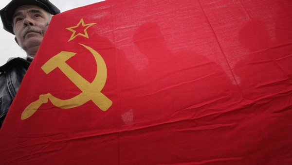 Για απόπειρα ποινικοποίησης του κομμουνισμού προειδοποιεί το ΚΚΕ