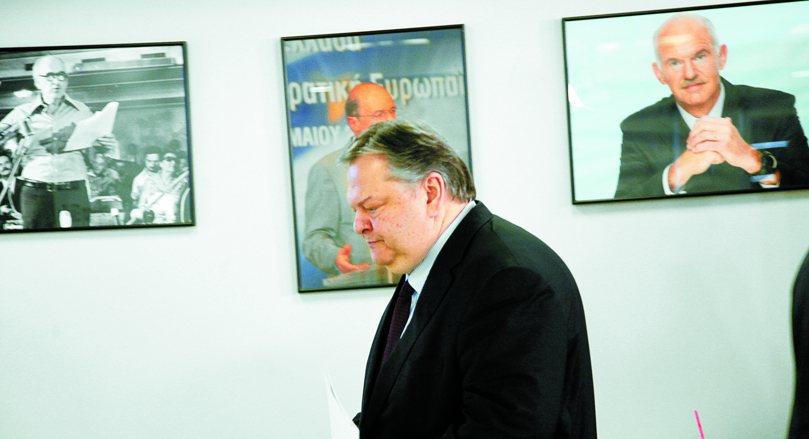 Τον δρόμο της δικαιοσύνης υποδεικνύει στον Παπανδρέου ο Βενιζέλος