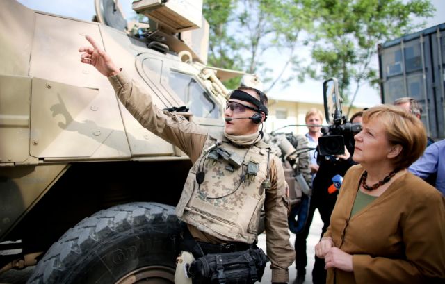 Αιφνιδιαστική επίσκεψη Μέρκελ στους γερμανούς στρατιώτες στο Αφγανιστάν