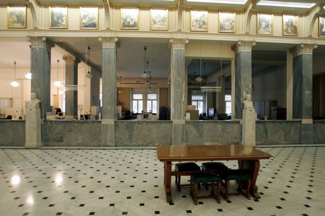 Συμφωνία για νέα κλαδική σύμβαση στις τράπεζες με μειώσεις μισθών 6%