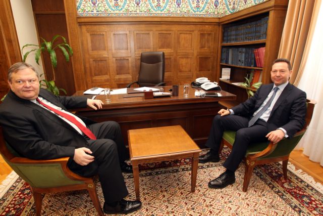 Καθησυχάζει η κυβέρνηση για την εκτίμηση της Κομισιόν περί μέτρων 8 δισ. ευρώ