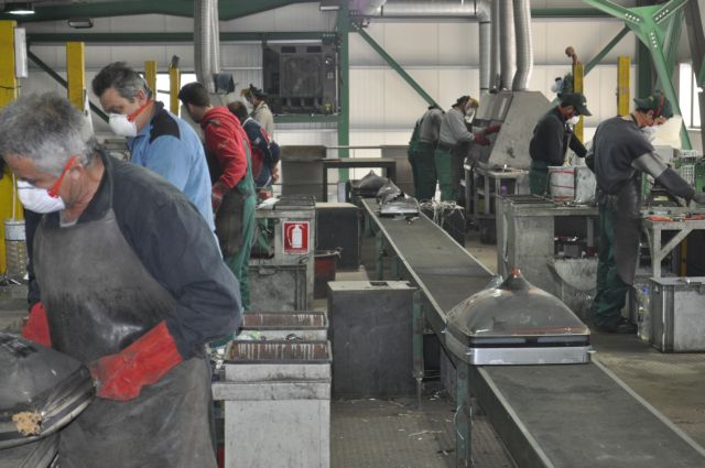 Να καλυφθούν από κράτος και εργοδότες τα ελλείμματα στα ταμεία, λέει το ΚΚΕ