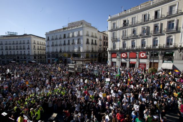 «Επετειακή» επιστροφή των Αγανακτισμένων στις ισπανικές πλατείες