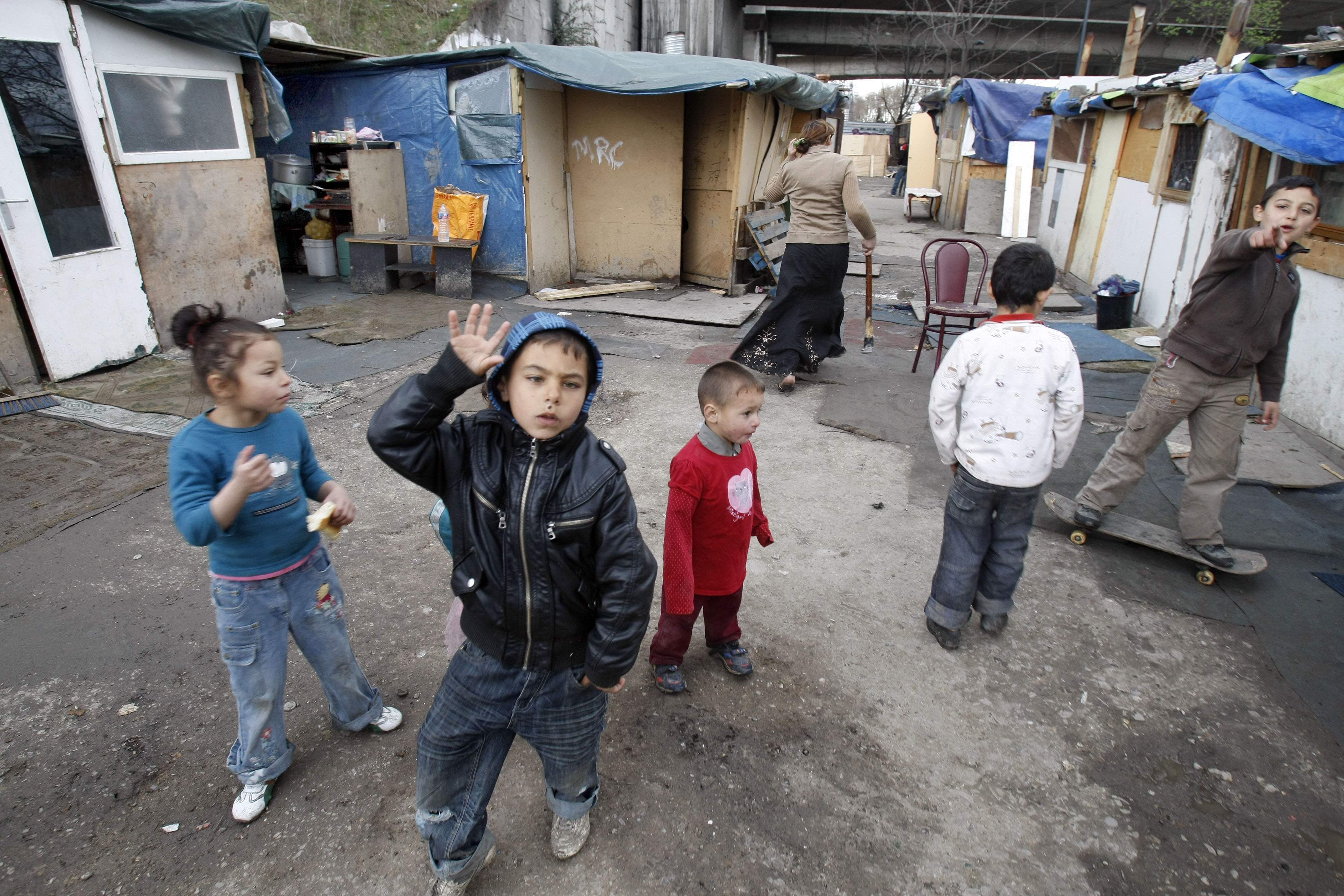 Αναβολή στην κατεδάφιση του καταυλισμού των Ρομά στο Χαλάνδρι ζητεί ο Συνήγορος του Πολίτη