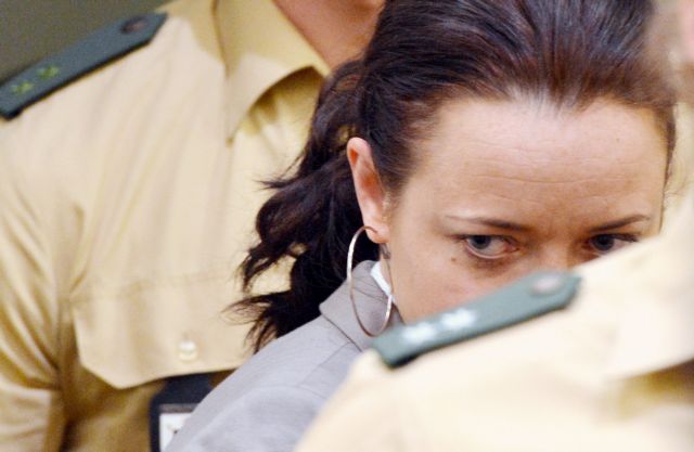 Με ενστάσεις και αντιρρήσεις συνεχίζεται η δίκη της νεοναζί Μπεάτε Τσέπε