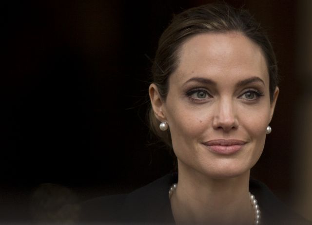 Η Αντζελίνα Τζολί αποκάλυψε πως έκανε διπλή μαστεκτομή