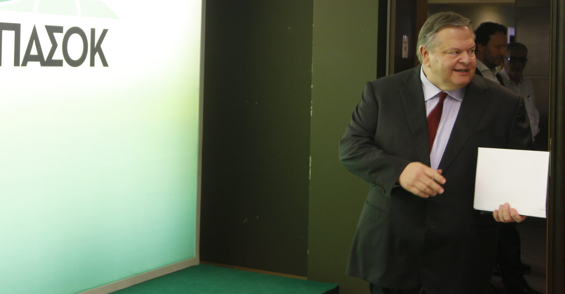 Με βολές κατά του ΣΕΒ, χαιρετίζουν την υπογραφή σύμβασης ΠΑΣΟΚ-ΔΗΜΑΡ