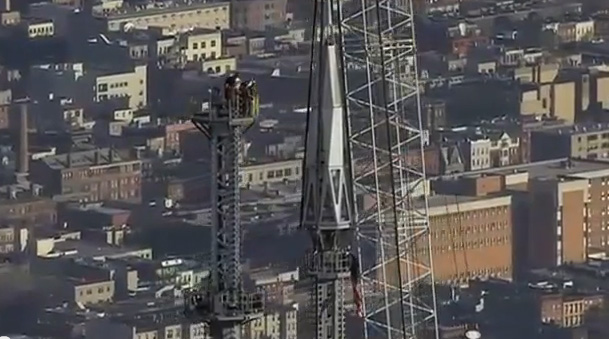 Συναρπαστικό βίντεο από την τοποθέτηση του οβελίσκου στο 1WTC