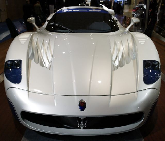 «Ζοχάδας» κινέζος κατέστρεψε δημόσια την πανάκριβη Μαζεράτι του