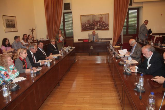 Οριακά εγκρίθηκε από τη Βουλή ο διορισμός Αμπατζόγλου στον ΟΑΕΔ