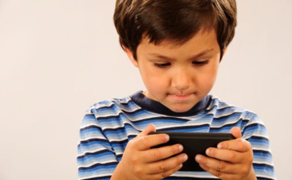Τα παιδιά που διαβάζουν στην οθόνη «είναι χειρότερα στην ανάγνωση»