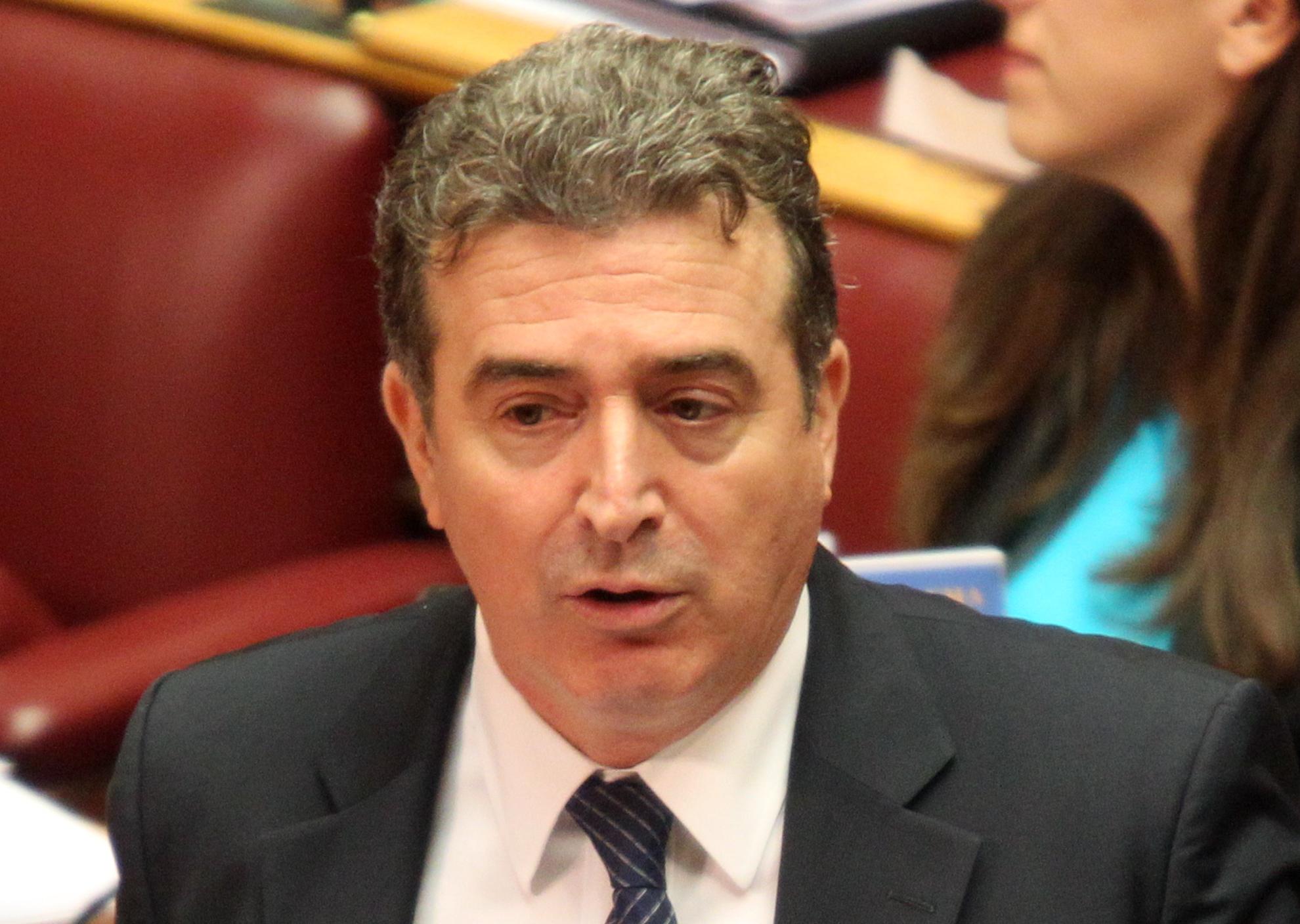 Ανταρσία του ΠΑΣΟΚ στην Βουλή σε ψηφοφορία για τις λαϊκές και το ΕΣΠΑ