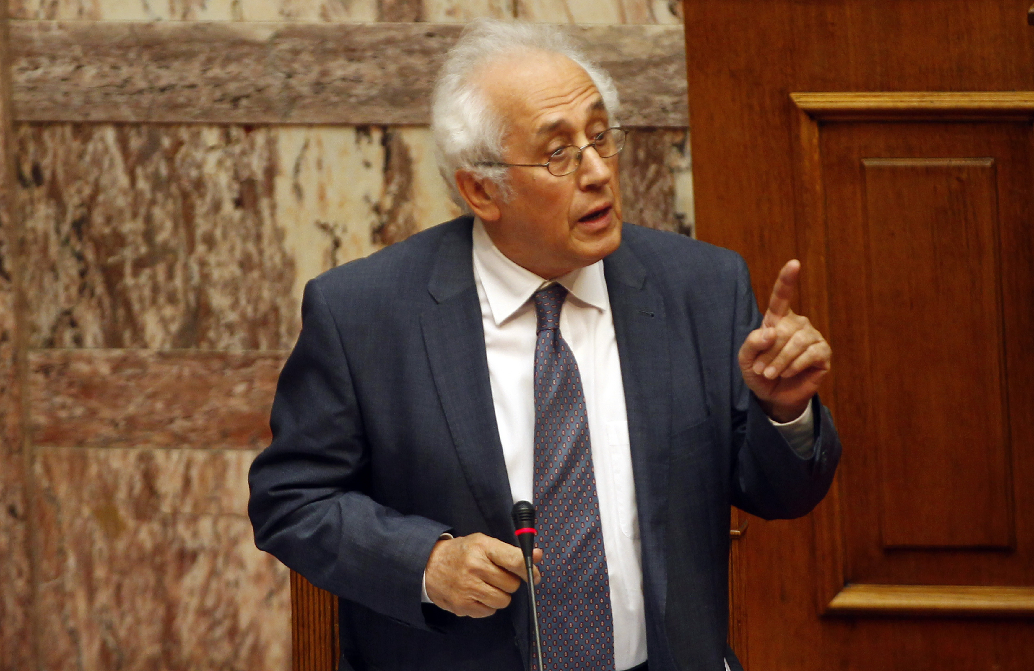 Δεν αποσύρεται το αντιρατσιστικό νομοσχέδιο, διαβεβαιώνει ο Αντ.Ρουπακιώτης