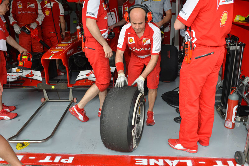 Βολές από τη Ferrari προς Pirelli και Red Bull